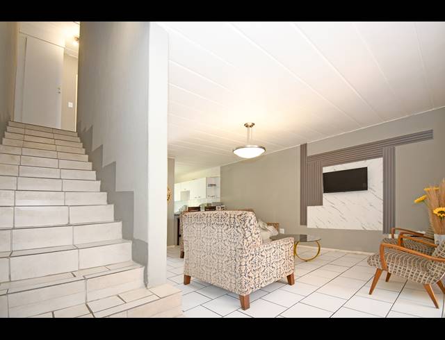 2 BEDROOM APARTMENT FOR SALE IN KEW